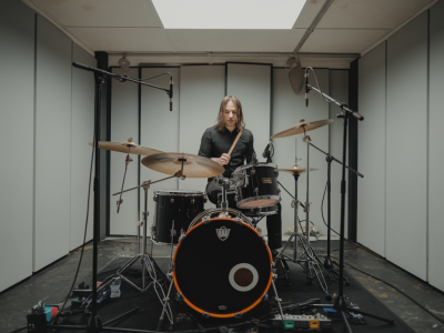 The exact dampening tricks that save a kit from ringing in small live rooms